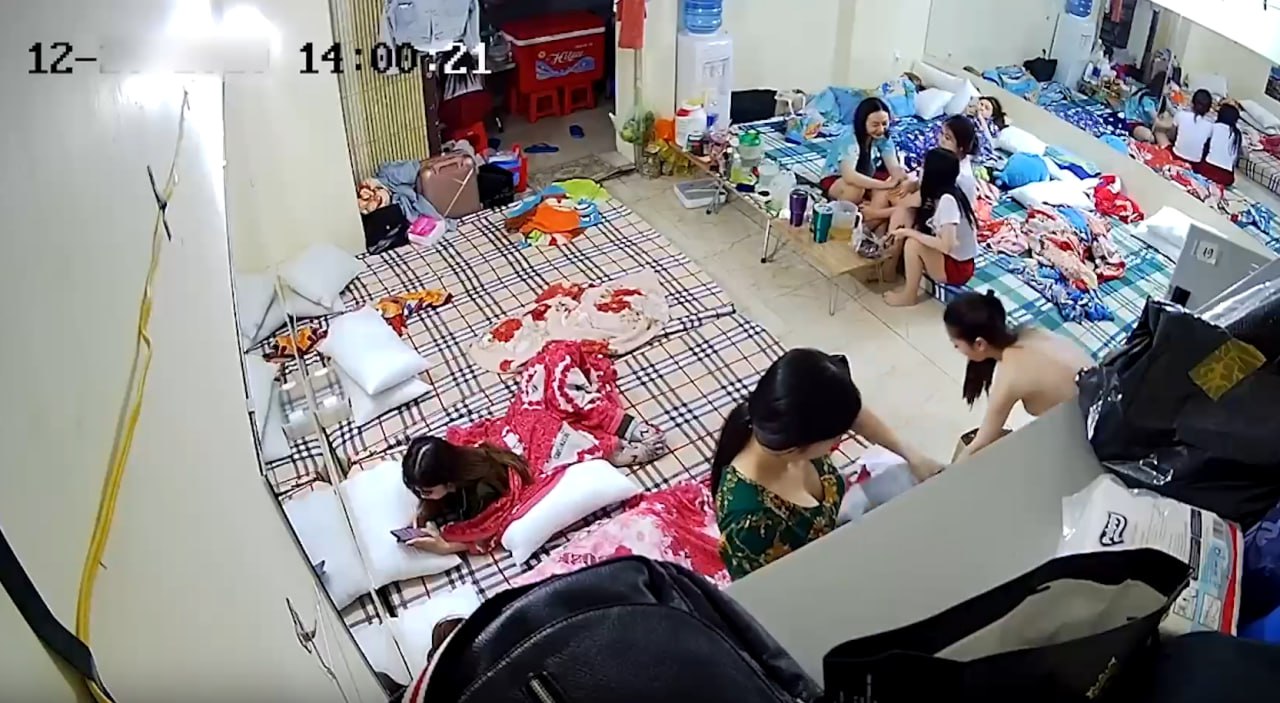 缅北电信诈骗女狗推宿舍真实监控画面曝光 缅北电信诈骗女狗推宿舍真实监控画面曝光