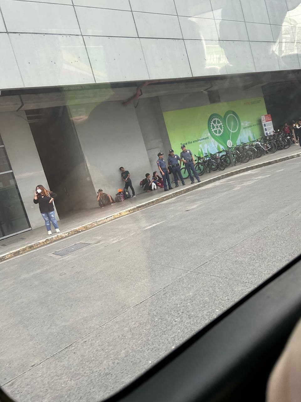 PITX大楼楼下的巡逻，风声已经不对了